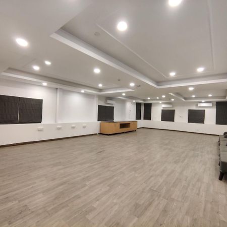 Super Townhouse Habitat New Town Rooms & Party Spaces Calcutta Buitenkant foto
