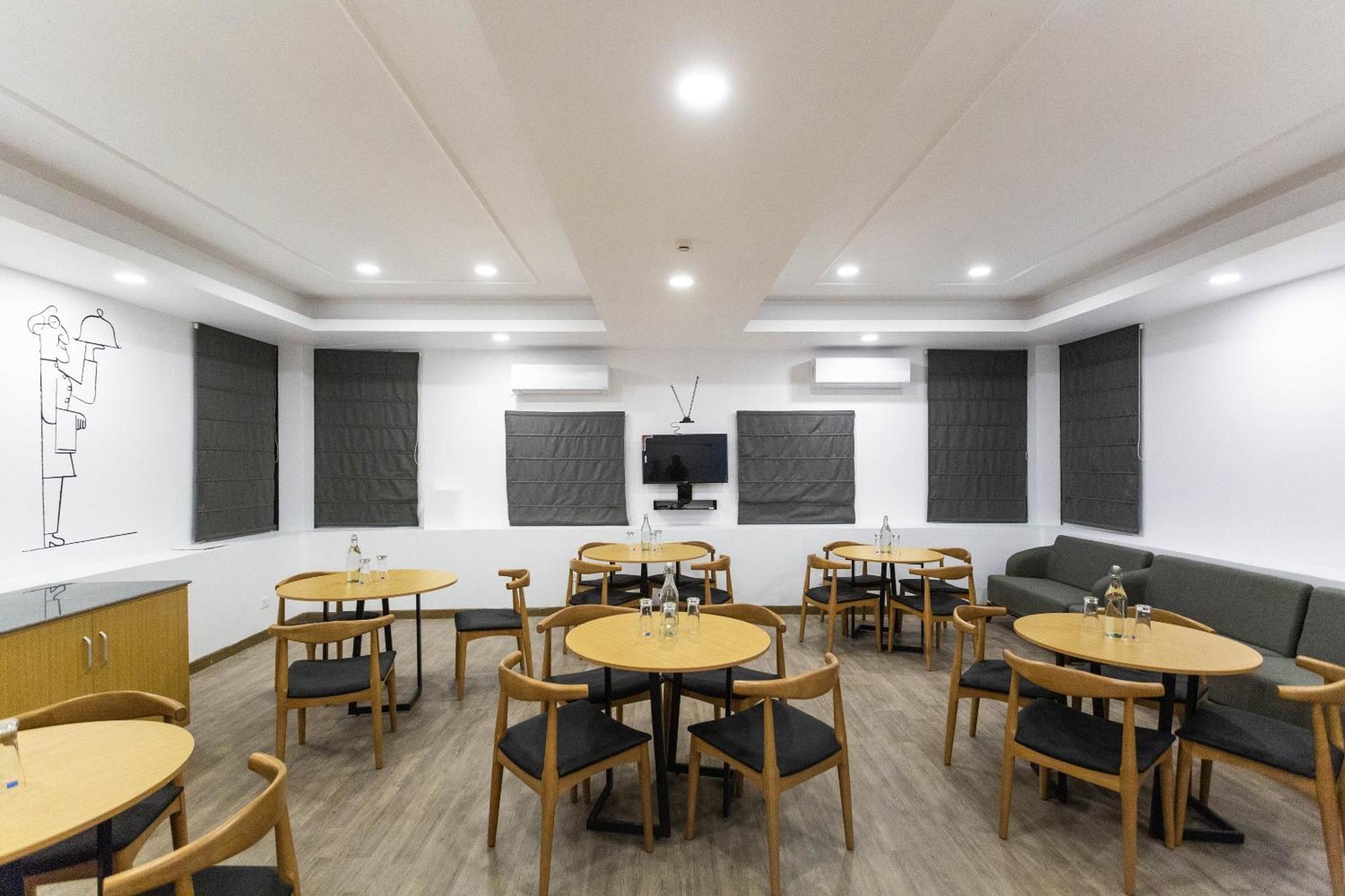 Super Townhouse Habitat New Town Rooms & Party Spaces Calcutta Buitenkant foto